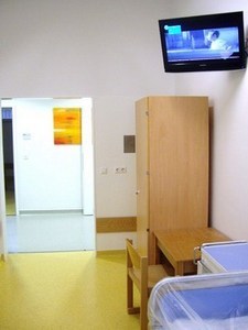 Foto eines Krankenzimmers (Zum Artikel über das Niedersächsische Justizvollzugskrankenhaus)